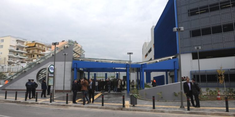 Συνελήφθησαν δύο αλλοδαποί για ληστεία με απειλή όπλου επιβάτες στο μετρό