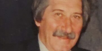 Πέθανε ο Αντώνης Κούρτης, ο παλαίμαχος δημοσιογράφος που είχε διατελέσει κυβερνητικός εκπρόσωπος και πρόεδρος της ΔΕΘ