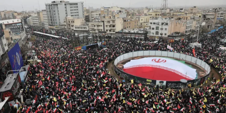 Ιράν: Ο υπουργός Εργασίας ανακοίνωσε αύξηση 60% στον κατώτατο μισθό