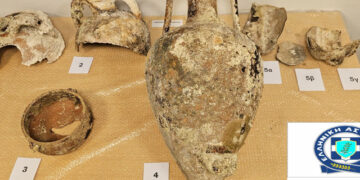 Κηφισιά: Εντοπίστηκαν σε σπίτι 50χρονου δέκα τμήματα ενάλιων αρχαίων αμφορέων