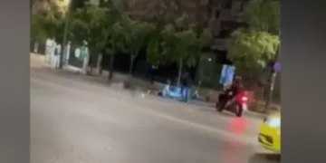 Προφυλακίστηκε ο αστυνομικός που μπήκε στο αντίθετο ρεύμα με την μηχανή και προκάλεσε το θανατηφόρο τροχαίο έξω από την Βουλή