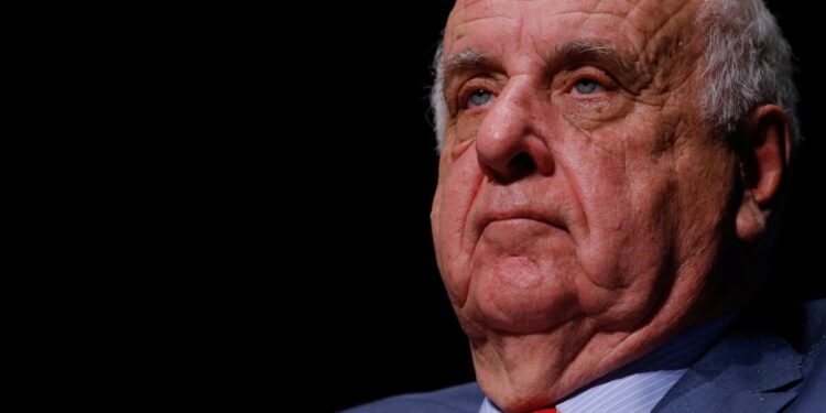 Βέλγιο: Ο πρώην Επίτροπος της Κομισιόν, Ετιέν Νταβινιόν διώκεται για τη δολοφονία του πρώτου πρωθυπουργού του Κονγκό, Πατρίς Λουμούμπα το 1961