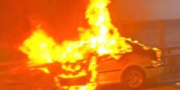 Φωτιά σε αυτοκίνητο στην παραλιακή λεωφόρο Αθηνών – Σουνίου