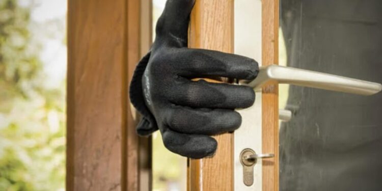 Ένοπλη ληστεία σε χωριό της Κόνιτσας Ιωαννίνων – Λήστεψαν και κλείδωσαν στο σπίτι τους δύο ηλικιωμένους