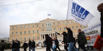 Σκληρή επίθεση Λυμπερόπουλου σε Κυρανάκη για τα ταξί – «Εφαρμόζει χουντικές απόψεις στον κλάδο μου»