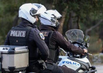 Πατήσια: Συνελήφθησαν μετά από κινηματογραφική καταδίωξη δύο νεαροί που δεν σταμάτησαν στο σήμα των αστυνομικών 