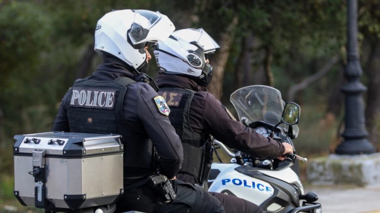 Πατήσια: Συνελήφθησαν μετά από κινηματογραφική καταδίωξη δύο νεαροί που δεν σταμάτησαν στο σήμα των αστυνομικών 