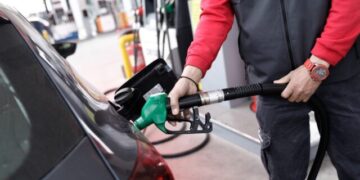 Προς συμφωνία Βενζινοπώλες – Θεοδωρικάκος- Επιδότηση 3.000 ευρώ με voucher