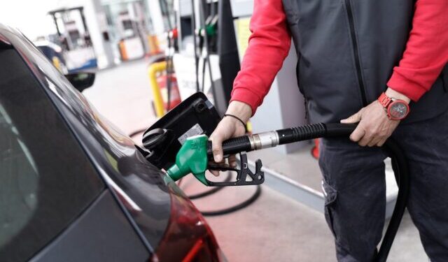 Προς συμφωνία Βενζινοπώλες – Θεοδωρικάκος- Επιδότηση 3.000 ευρώ με voucher