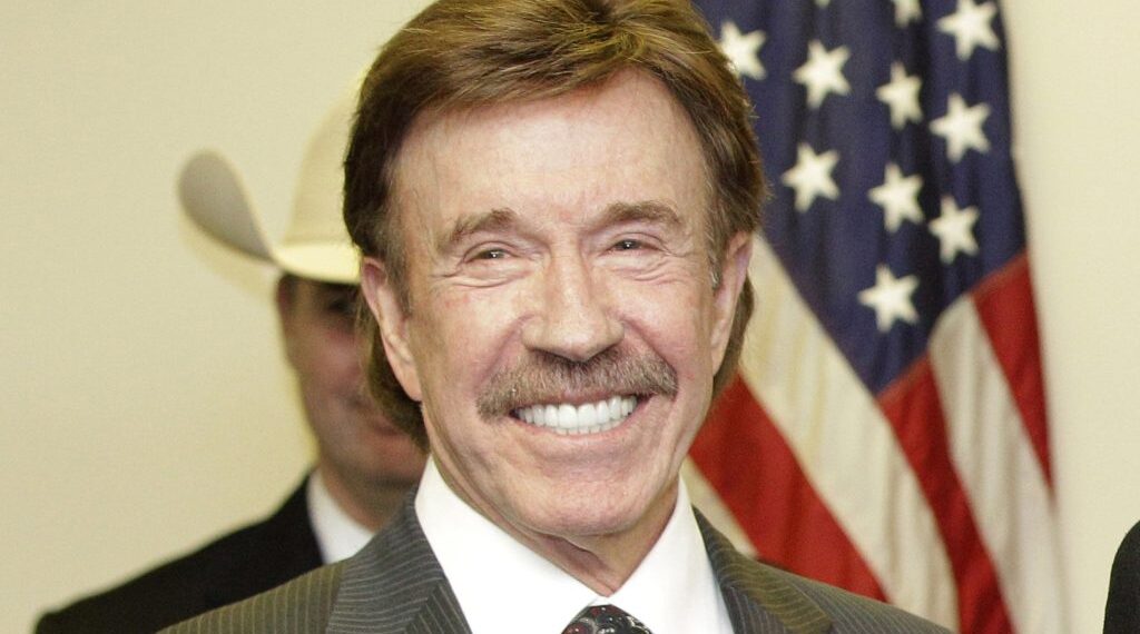 Ο Τσακ Νόρις σε νοσοκομείο της Χαβάης – Ποια είναι η κατάσταση της υγείας του