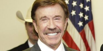 Ο Τσακ Νόρις σε νοσοκομείο της Χαβάης – Ποια είναι η κατάσταση της υγείας του