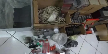 Άγιος Δημήτριος: Συνελήφθη 16χρονος που είχε εργαστήριο παρασκευής κροτίδων στο δωμάτιό του - Συνελήφθη και ο πατέρας του