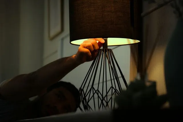 Τι να κάνετε αν ξυπνάτε στις 3 τα ξημερώματα και δεν μπορείτε να κοιμηθείτε - 4 απλές συμβουλές