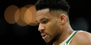 Ιδιοκτήτης των Μιλγουόκι Μπακς  Γουες Έντενς: “Ο Αντετοκούνμπο ή θα υπογράψει επέκταση συμβολαίου ή θα τον ανταλλάξουμε”