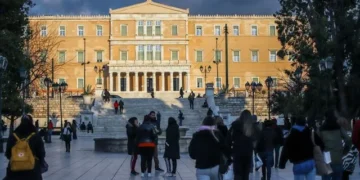 "Καμπανάκι" από την ΕΛΣΤΑΤ: Σε κίνδυνο φτώχειας 896.000 νοικοκυριά