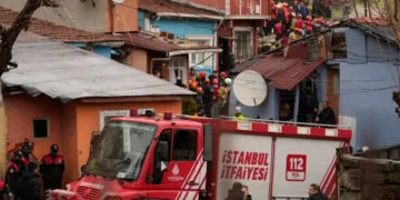 Κωνσταντινούπολη: Δύο κτίρια κατέρρευσαν από έκρηξη φυσικού αερίου