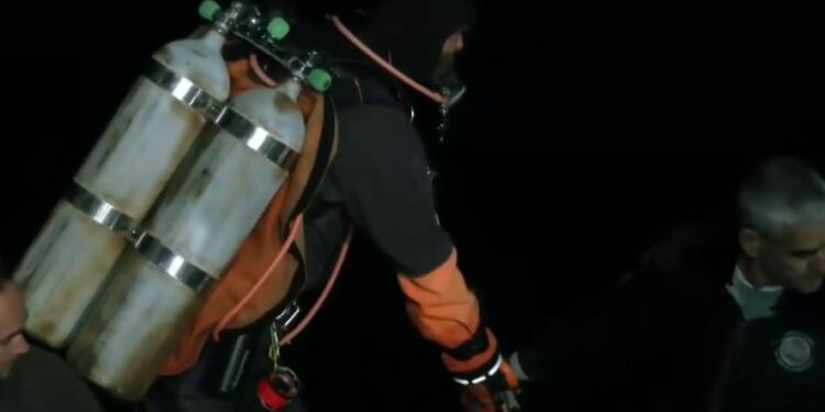 Μεγάλη επιχείρηση διάσωσης στα Λιμανάκια Βουλιαγμένης για 34χρονο δύτη που αγνοείται