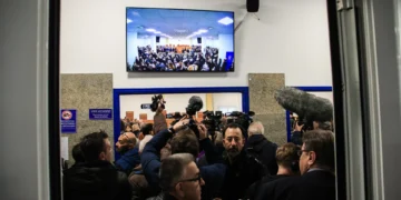 Δίκη για Τέμπη: Επεισοδιακή αναβολή για την 1η Απριλίου - Έντονες αντιδράσεις για ασφυκτικές συνθήκες