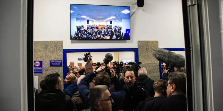 Δίκη για Τέμπη: Επεισοδιακή αναβολή για την 1η Απριλίου - Έντονες αντιδράσεις για ασφυκτικές συνθήκες