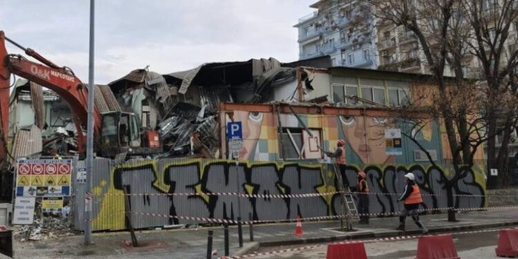 Ξεκινά στη Θεσσαλονίκη η κατεδάφιση ακατάλληλων λυόμενων σχολικών κτιρίων από τον σεισμό του 1978