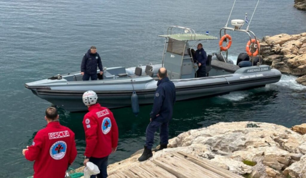 Έρευνες στη Βουλιαγμένη για τον 34χρονο δύτη που αγνοείται: Εντοπίστηκαν βατραχοπέδιλο, φιάλη οξυγόνου και υποβρύχιο scooter