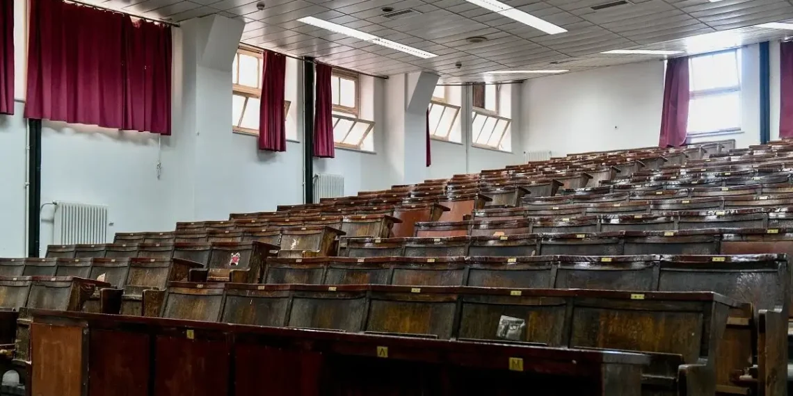 Έξι εκπαιδευτήρια εξαπατούσαν τους πελάτες τους με μαϊμού πτυχία – 3,2 εκατ. ευρώ τα παράνομα κέρδη τους, 6 συλλήψεις