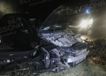 Σφοδρή σύγκρουση δύο ΙΧ στην Ελασσόνα – Ένας νεκρός και δύο τραυματίες