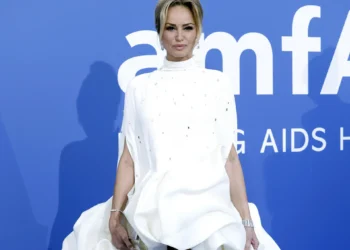 Η Αντριάνα Σκλεναρίκοβα κατά του πρώην συζύγου της - Τον κατηγορεί για κακοποίηση