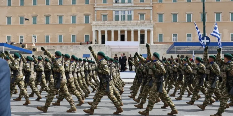 25η Μαρτίου: Εντυπωσιακή στρατιωτική παρέλαση στην Αθήνα – Ποια νέα οπλικά συστήματα παρουσιάστηκαν