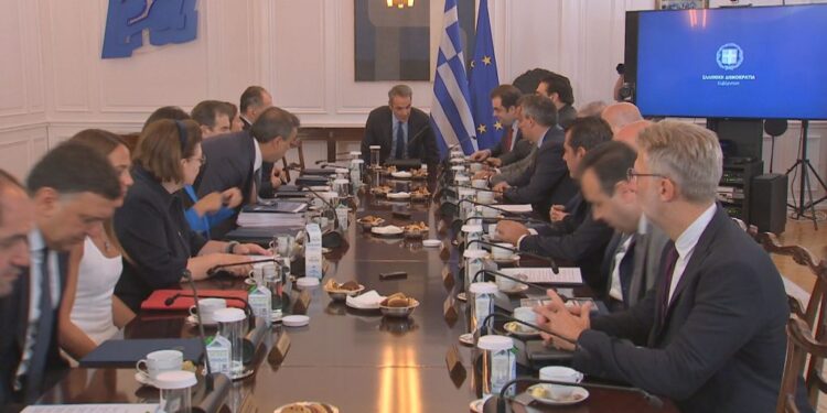 Σήμερα το υπουργικό συμβούλιο για κατώτατο μισθό και για τις διεθνείς εξελίξεις