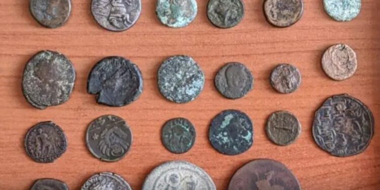 Συνελήφθη στην Κέρκυρα 41χρονος για αρχαιοκαπηλία – Κατείχε 22 αρχαία νομίσματα