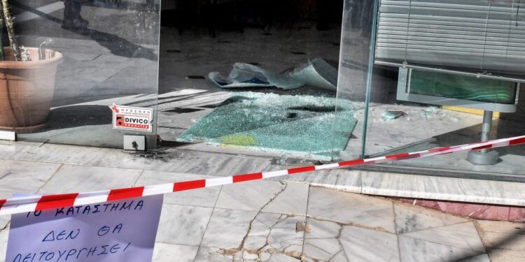 Ένοπλη ληστεία σε υποκατάστημα των ΕΛΤΑ στο Λουτράκι – Δύο ένοπλοι άρπαξαν 32.000 ευρώ