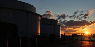 Υποχωρεί η τιμή του πετρελαίου μετά την 10ήμερη παράταση που έδωσε ο Τραμπ στο Ιράν