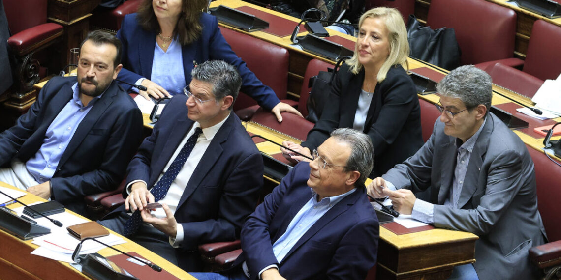 Επίθεση ΣΥΡΙΖΑ στον υπουργό Ναυτιλίας, Βασίλη Κικίλια: «Ποιος χτύπησε το ελληνικό τάνκερ στο Νοβοροσίσκ; – Γιατί η κυβέρνηση δεν κατονομάζει την Ουκρανία;»