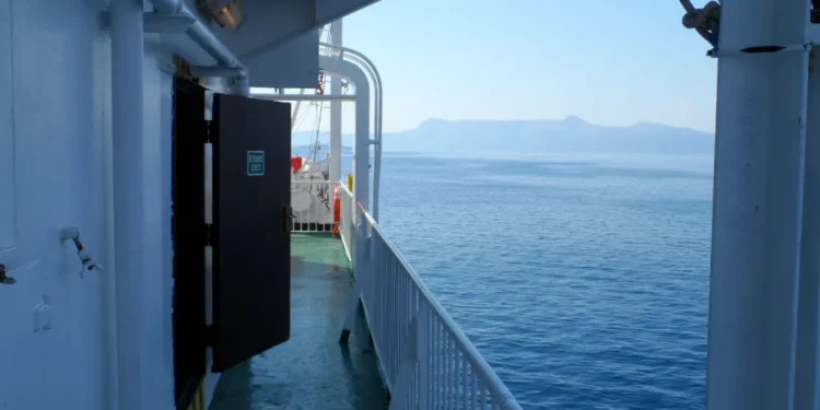 Απίστευτο περιστατικό σε πλοίο σε σχολική εκδρομή για Κρήτη- Άνδρας μπήκε γυμνός σε καμπίνα μαθητριών