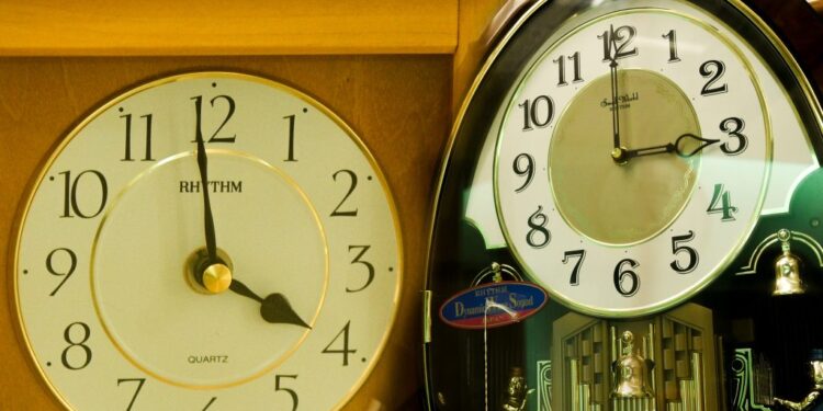 Άλλαξε τα χαράματα η ώρα – Μία ώρα πήγαν μπροστά τα ρολόγια