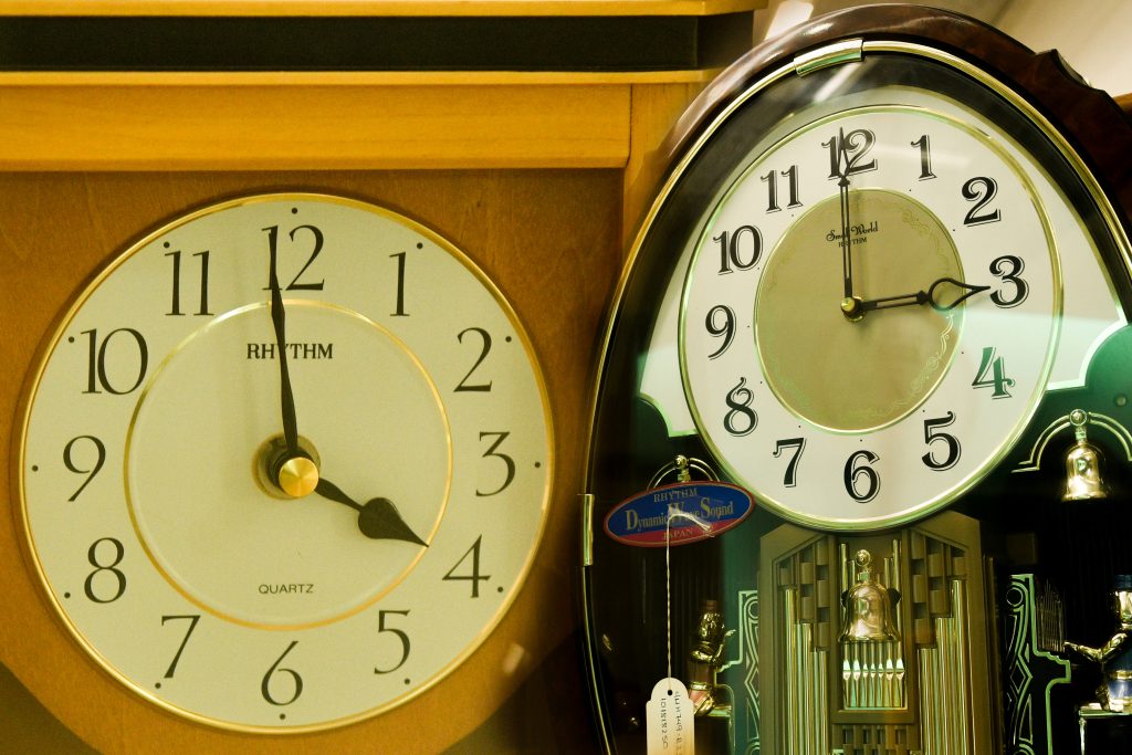 Άλλαξε τα χαράματα η ώρα – Μία ώρα πήγαν μπροστά τα ρολόγια