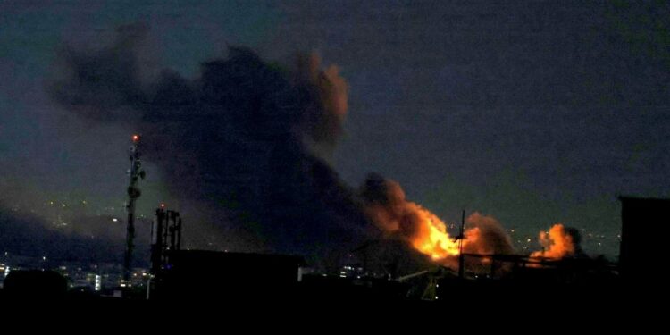 Διπλωματικές προσπάθειες μέσω Πακιστάν για αποκλιμάκωση στον πόλεμο ΗΠΑ-Ιράν