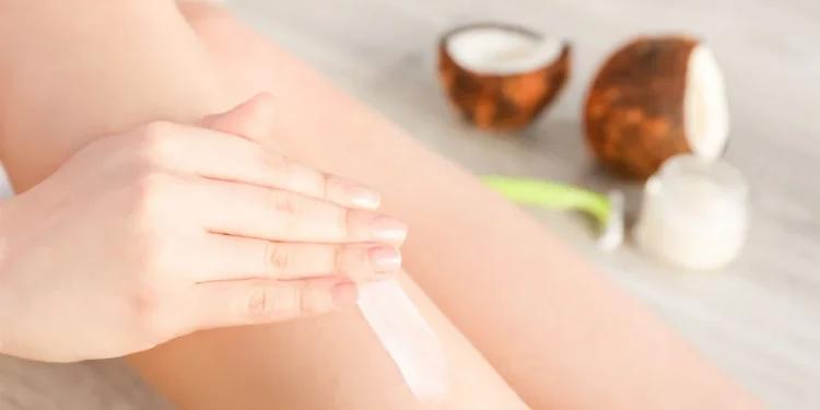 Λάδι καρύδας: Πως να το χρησιμοποιήσετε με ασφάλεια για περιποίηση του δέρματος - Οφέλη και κρυφοί κίνδυνοι