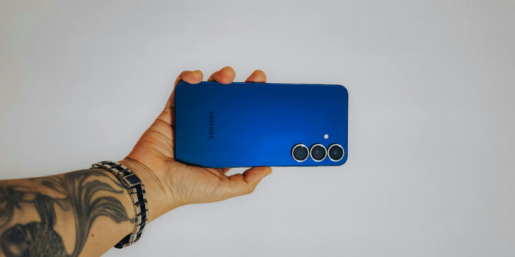 Νέο Samsung, νέα θήκη: γιατί δεν κάνεις να κρατάς την παλιά