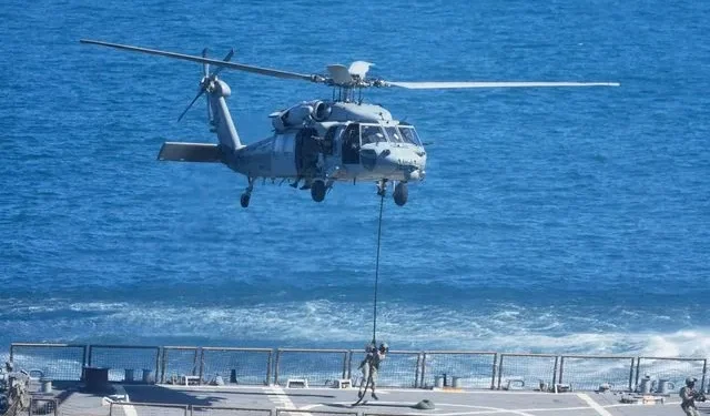 Δημοσίευμα WSJ: Οι ΗΠΑ στέλνουν και τρίτο αεροπλανοφόρο στη Μέση Ανατολή