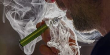 Άτμισμα: Τι δείχνει νέα έρευνα για τον καρκίνο πνεύμονα και στόματος