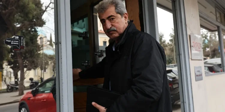 Απάντηση Πολάκη στις δηλώσεις Βασιλειάδη: «Να μου πεις που τραγουδάς να έρθω να σου ρίξω λουλούδια»