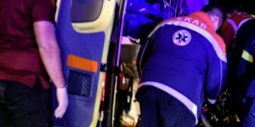 Άνδρας ανασύρθηκε κάτω από όχημα χωρίς τις αισθήσεις του στη Νέα Μάκρη