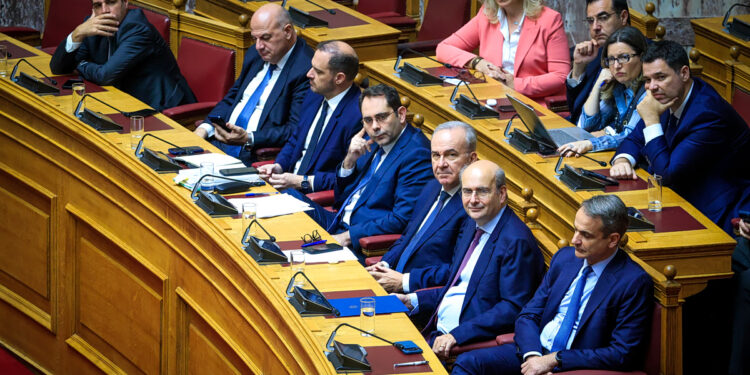 Καταιγίδα στην κυβέρνηση: 3 δικογραφίες για τον ΟΠΕΚΕΠΕ, 20 νυν και πρώην υπουργοί και βουλευτές της ΝΔ