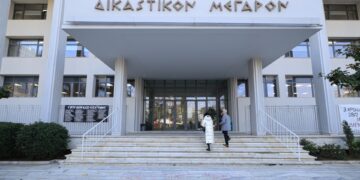 Επ’ αόριστον αναβολή στη δίκη για τα Τέμπη - Δεκτή η δήλωση αποχής της προέδρου