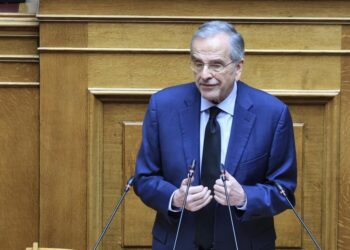 Αντώνης Σαμαράς από τη Βουλή: «Κύριε πρωθυπουργέ, έχει διερευνήσει κάποια υπηρεσία γιατί παρακολουθούσαν το τηλέφωνό μου;»