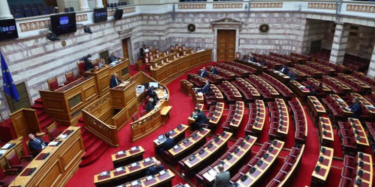 Aντιδράσεις της αντιπολίτευσης για τον ανασχηματισμό της κυβέρνησης