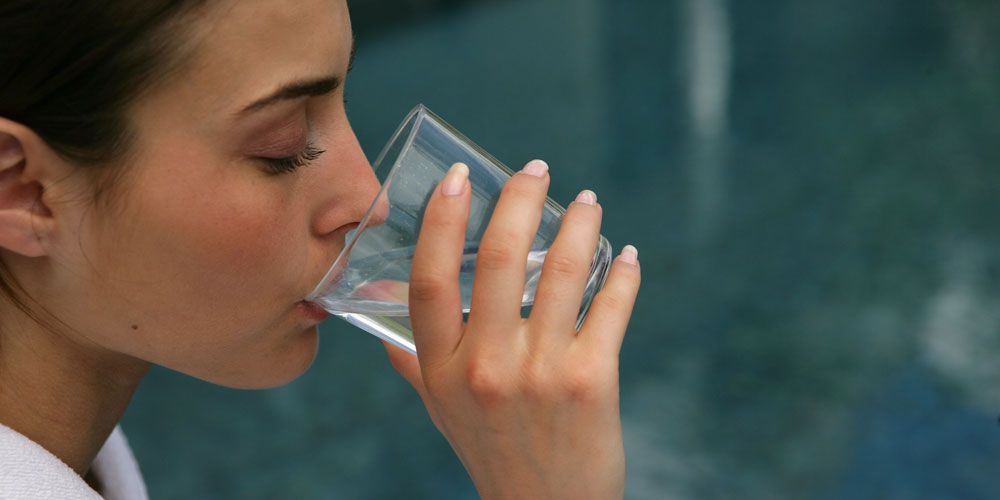 Πως βοηθά το νερό στην αντιμετώπιση της δυσκοιλιότητας