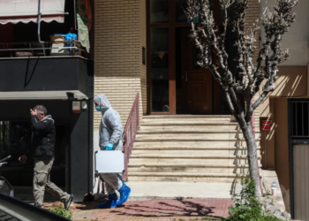 Προφυλακίστηκε ο 54χρονος για τον θάνατο της μητέρας και της αδερφής του στου Ζωγράφου